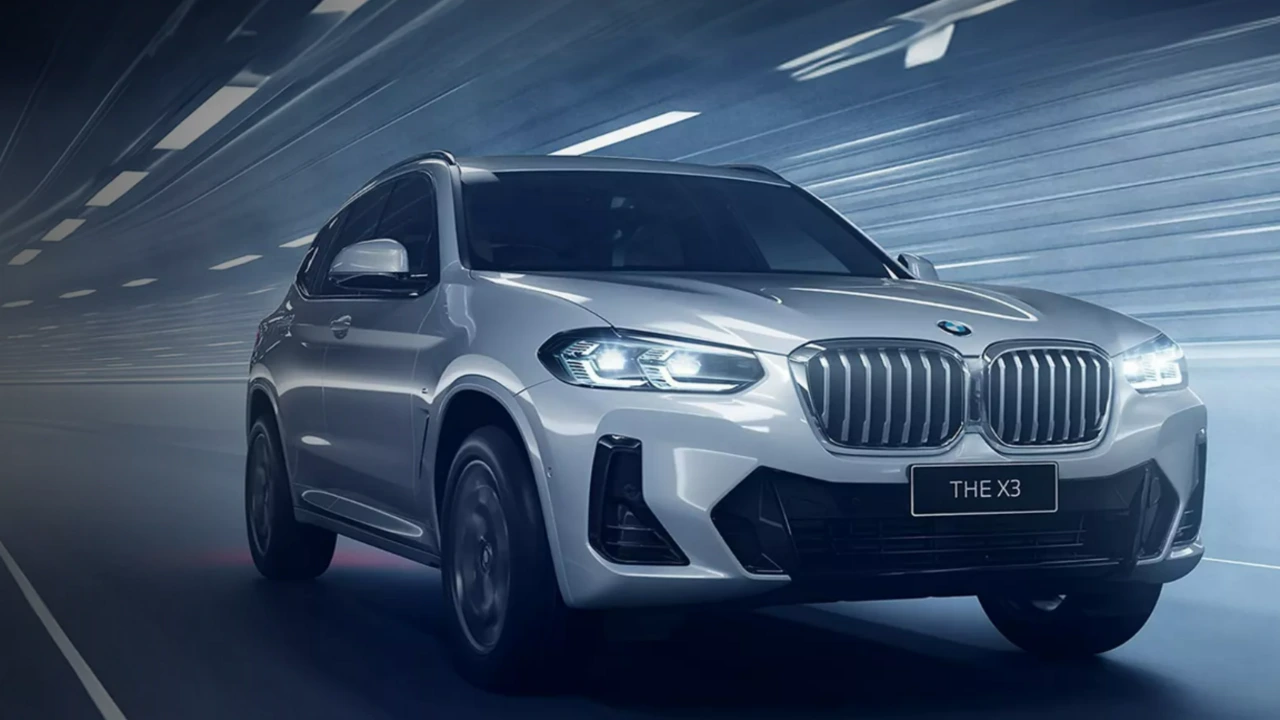 BMW X3, What is the starting price of the 2025 BMW X3 in India, What are the engine options available for the new BMW X3, What are the key interior features of the 2025 BMW X3, Design and Dimensions of BMW X3